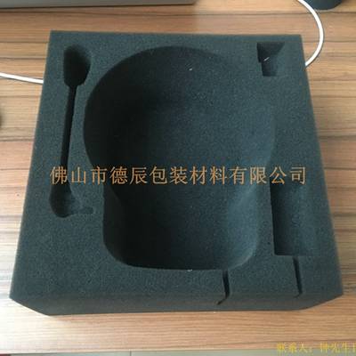 海綿內(nèi)托對(duì)各行各業(yè)產(chǎn)品起到絕緣、密封、防震、防塵、填充、隔音、固定，能夠保護(hù)包裝產(chǎn)品在運(yùn)輸過程中安然無恙，起到保護(hù)產(chǎn)品的一個(gè)作用，同時(shí)可以美化產(chǎn)品，提升產(chǎn)品檔次。